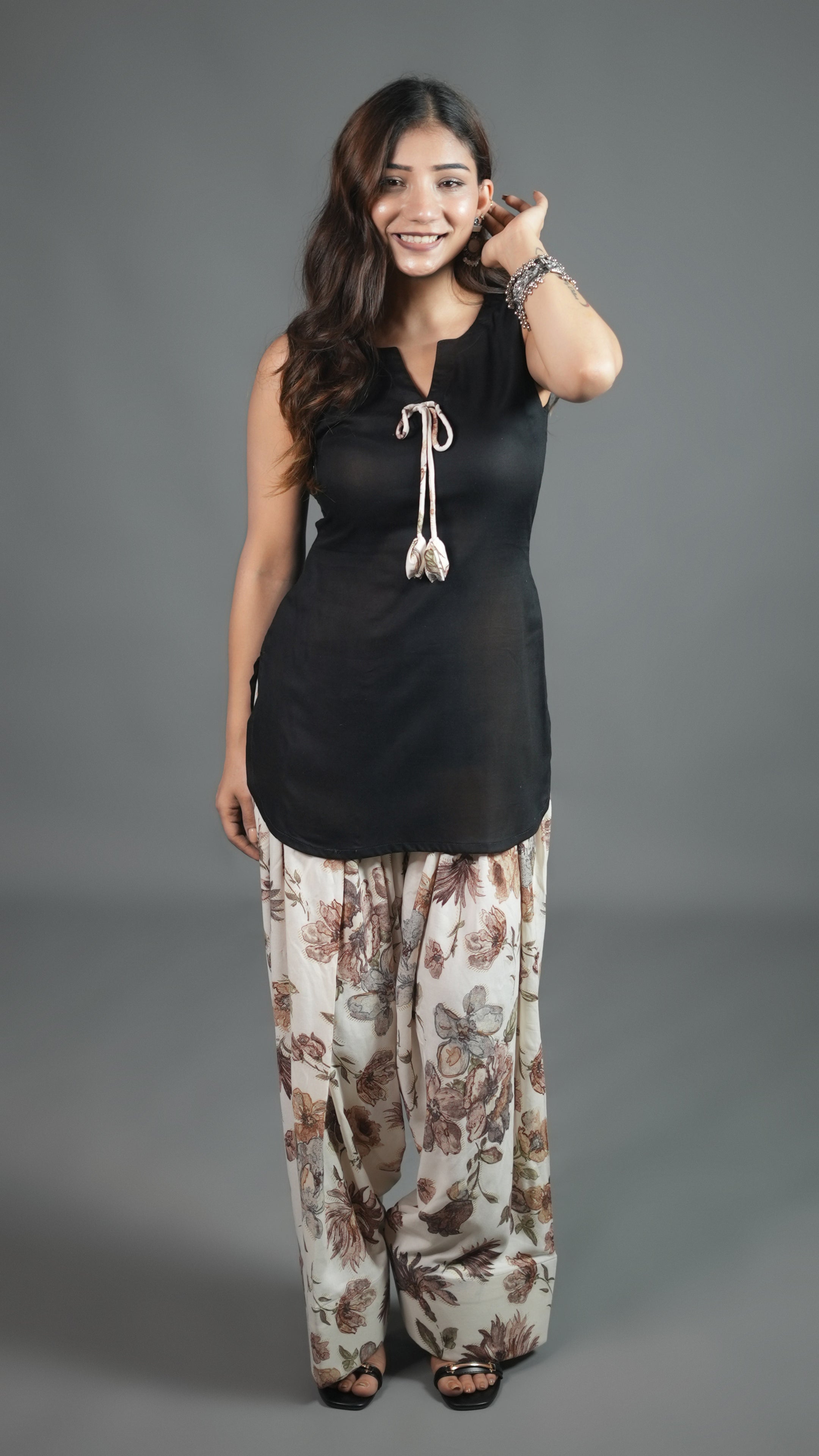 Kaali Nazakat Farshi Set