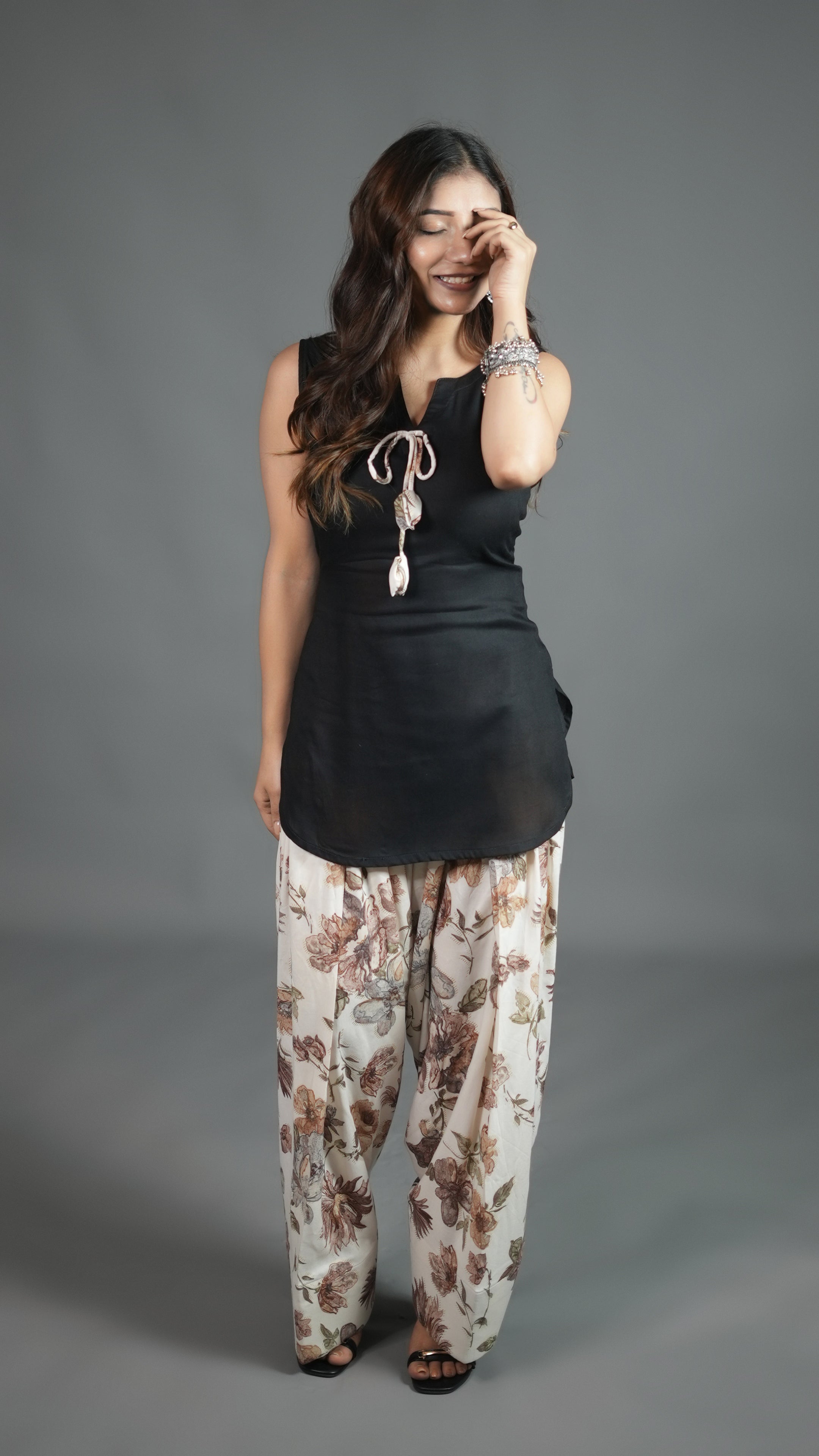 Kaali Nazakat Farshi Set