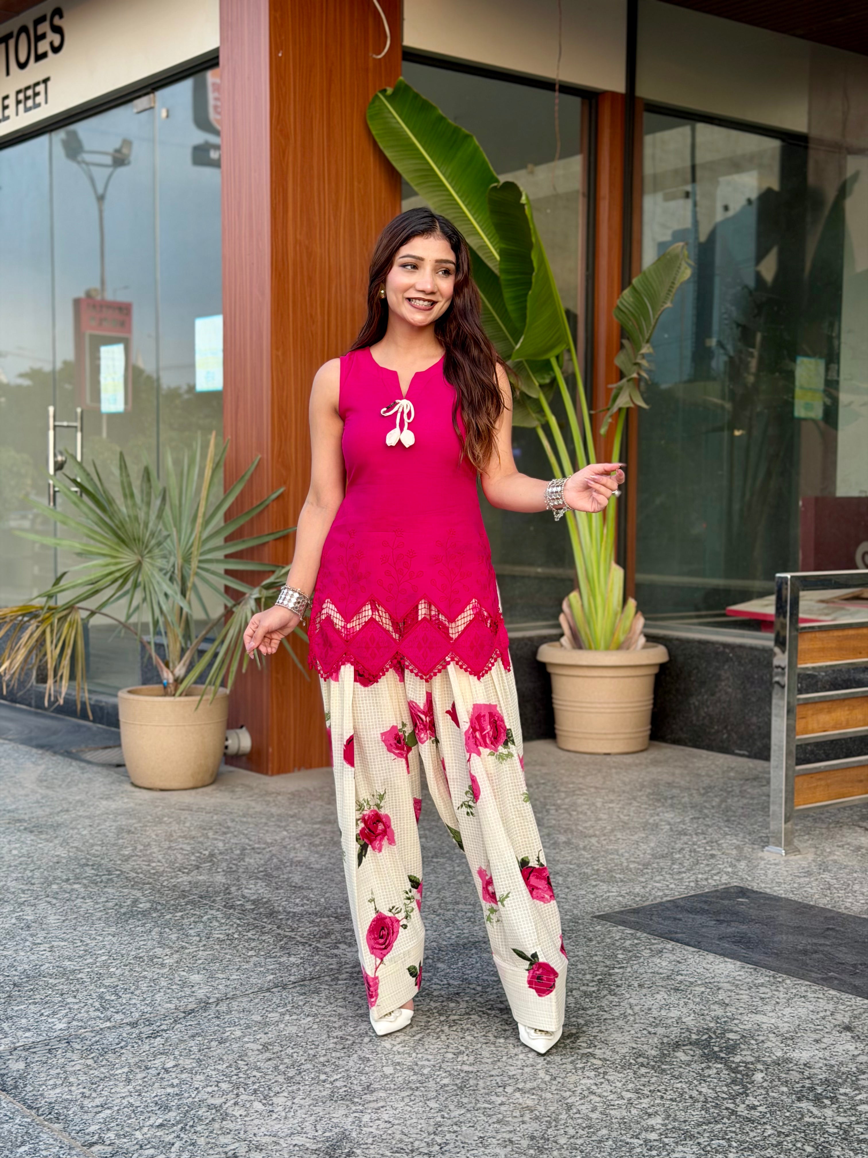 Gulabo Farshi Set